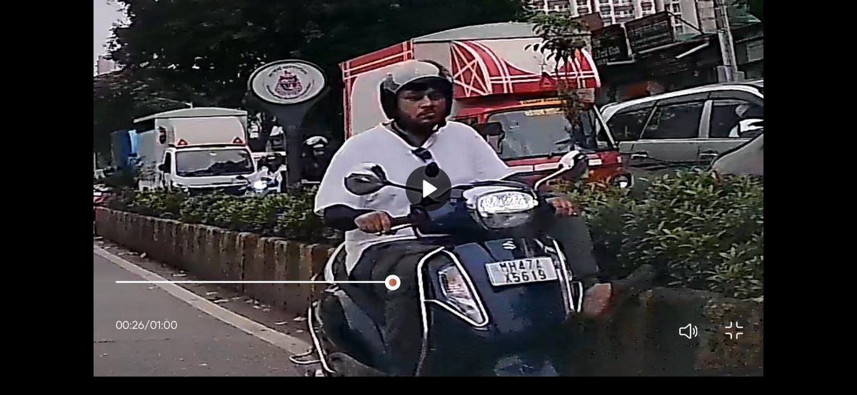 danish26992's tweet photo. @MTPHereToHelp A usual day in Jogeshwari West—bikers casually riding on the wrong side of the road, putting pedestrians and other motorists at serious risk.

MH47 AX5619
MH02 EL4861 https://t.co/vm3fqeleJ8
