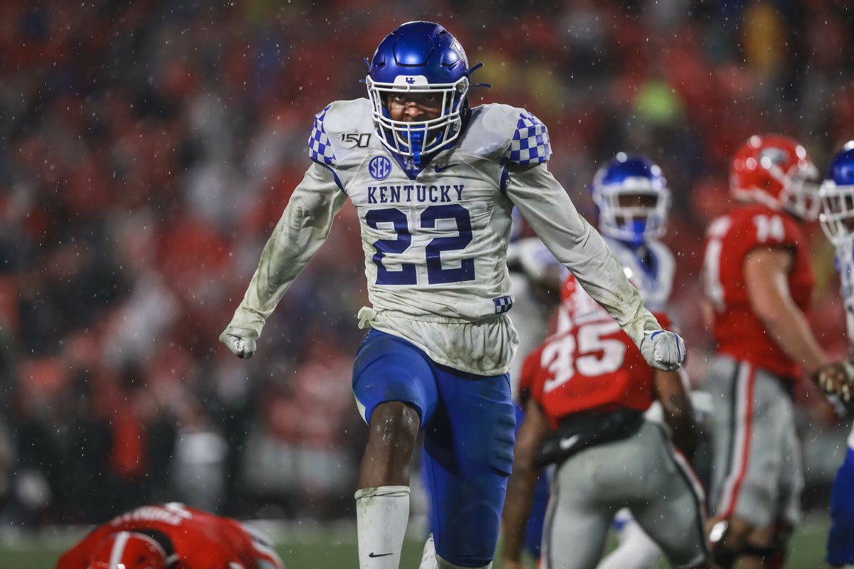 coreyp08's tweet photo. 22 days until the start of @UKFootball! @ChristopherOats @kcoats22 https://t.co/WIxqtzMy9t