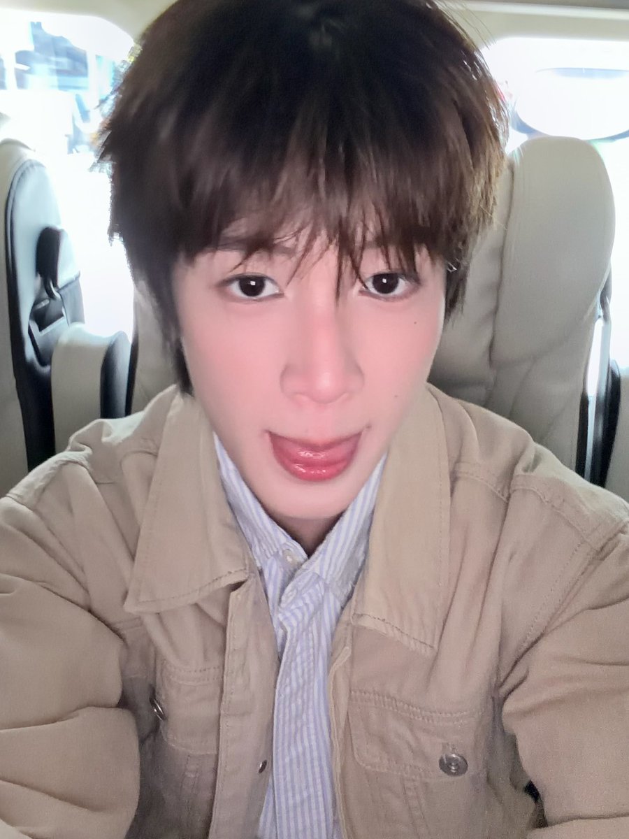 natasittttt's tweet photo. เจนซีเขาเซลฟี่กันงี้ปะะ

#natasitt https://t.co/gTn3RJaVX7