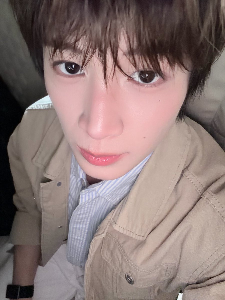 natasittttt's tweet photo. เจนซีเขาเซลฟี่กันงี้ปะะ

#natasitt https://t.co/gTn3RJaVX7