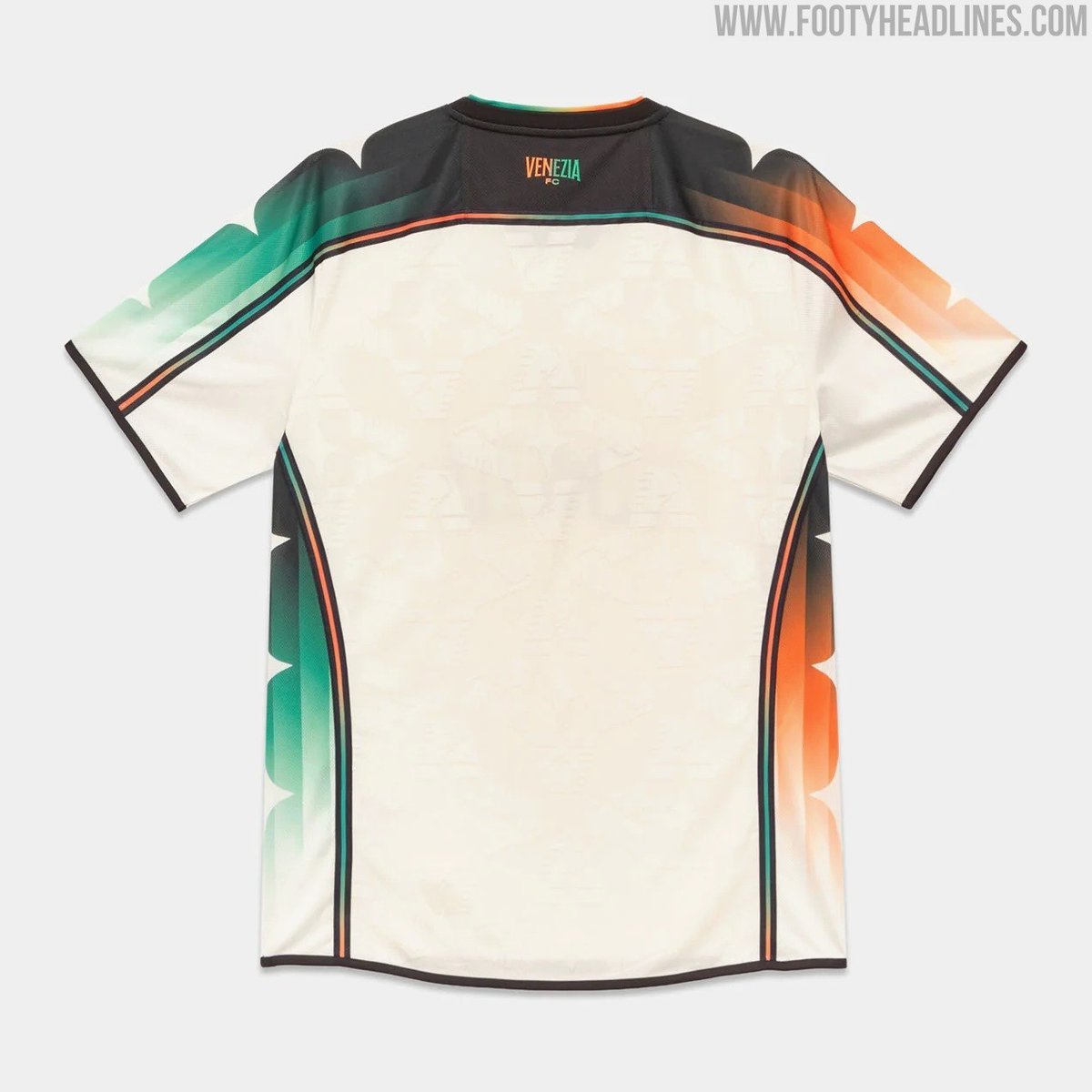 Footy_Headlines's tweet photo. 𝗩𝗲𝗻𝗲𝘇𝗶𝗮 𝟮𝟲-𝟮𝟳 𝗔𝘄𝗮𝘆 𝗞𝗶𝘁 𝗥𝗲𝗹𝗲𝗮𝘀𝗲𝗱

Venezia FC has officially launched the club's new away kit for the 2026-2027 season, showcasing a bold and contemporary design that reinforces the club's reputation at the intersection of football and fashion.

The new NOCTA Venezia 26-27 away kit comes in an off-white and cream primary base, featuring an intricate tonal jacquard woven pattern throughout the fabric that adds unique visual depth and luxurious texture.

The standout element of the FC Venezia 2026-27 away shirt is the asymmetrical gradient design across the sleeves, shoulders, and side panels.