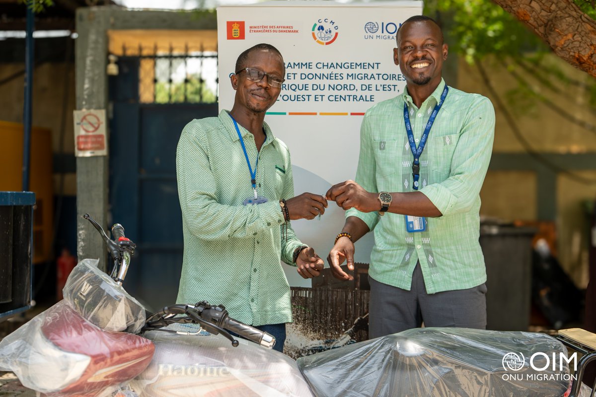OIMTchad's tweet photo. Une moto pour continuer à raconter le terrain.
Lundi, Nodjinan Michael a reçu dans nos locaux son prix de lauréat du concours du meilleur reportage sur la migration climatique, organisé avec l'UJT. Un journalisme proche des gens, que nous soutenons.
@DanishMFA @IOMDenmark  #CCMD https://t.co/BazBFXjBl8