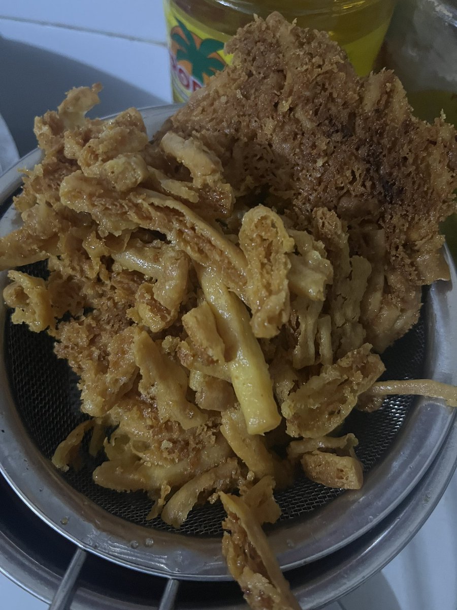 ncangpiki's tweet photo. bisa"nya gua goreng kentang gosong begini https://t.co/MdXmhJemSA