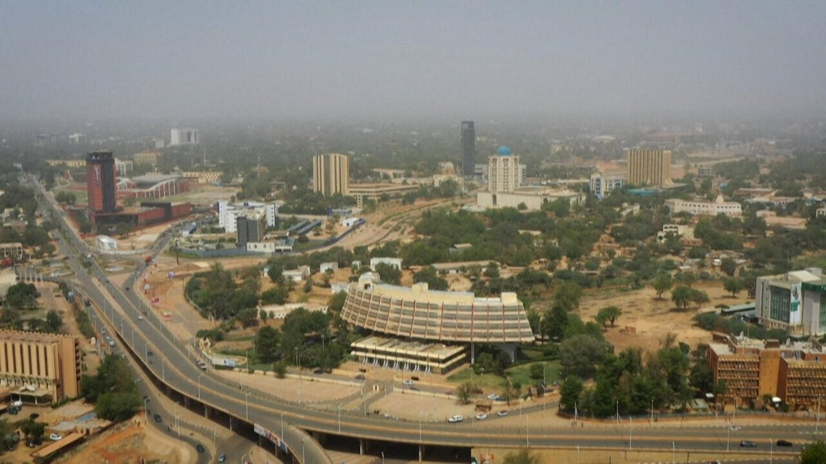 RFI's tweet photo. Un missionnaire américain enlevé au Niger libéré après plus de neuf mois de captivité
➡️ https://t.co/DjVLc3U7k6 https://t.co/BusrGYyFPq