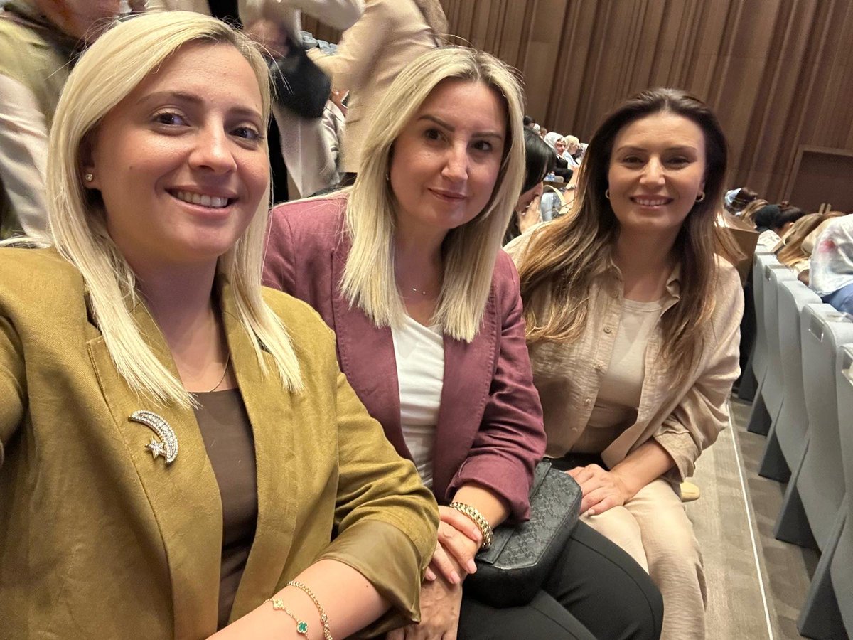 AkkadnKrklareli's tweet photo. Genel Merkez Kadın Kolları Başkanımız Sayın @tugbaisikercan ‘ın başkanlığında Kayseri Milletvekilimiz Sayın Ayşe Böhürler’in “Terörsüz Türkiye “ sunumuyla gerçekleştirilen 81 İl Kadın Kolları Başkanları toplantısına İl Kadın Kolları Başkanımız Canan GENİM katılım sağladı. https://t.co/oi2LXO4s3X