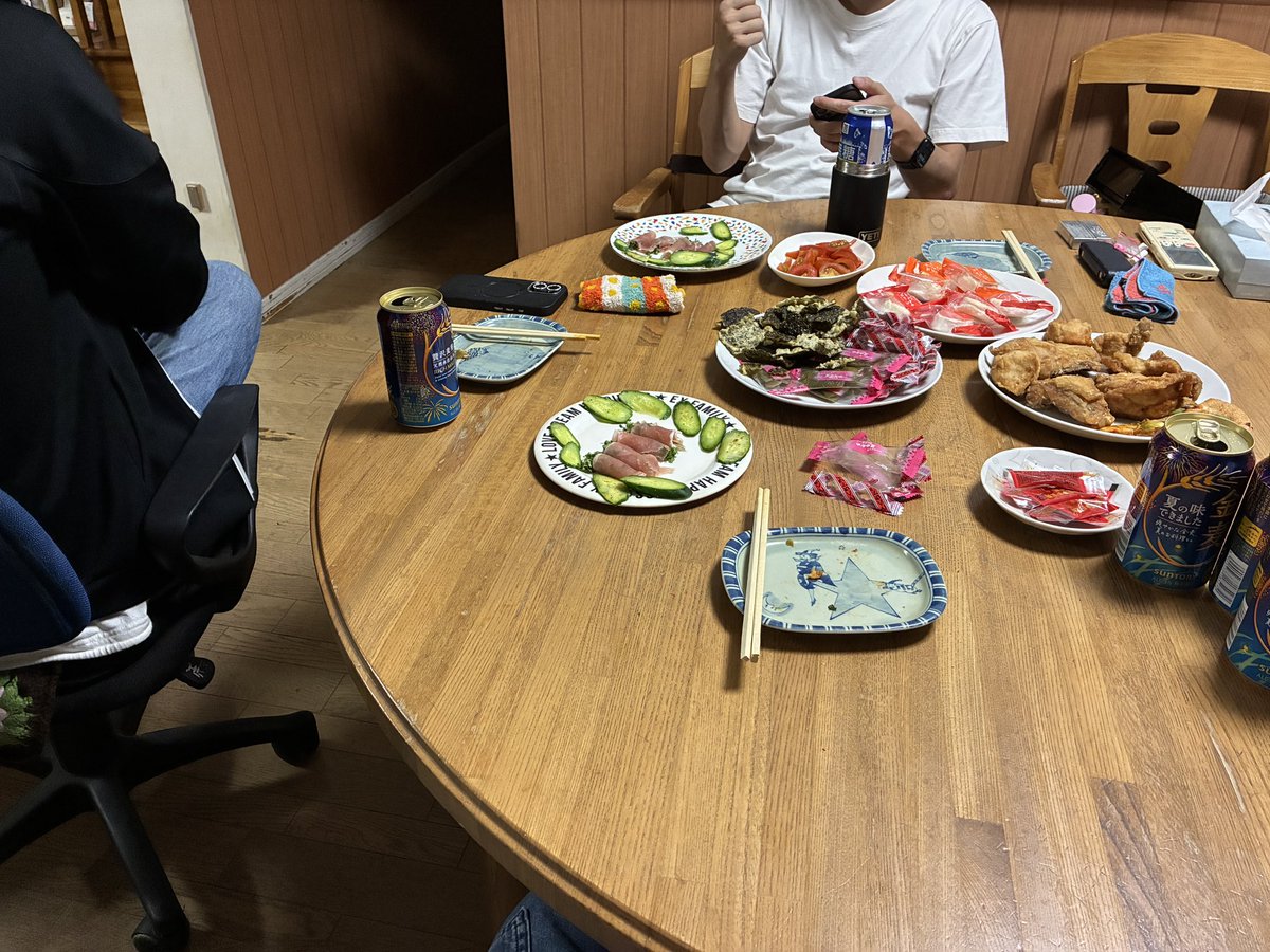 Q_rh888's tweet photo. 保育園からの友達と飲んでるわい https://t.co/CoQsAtRmHx