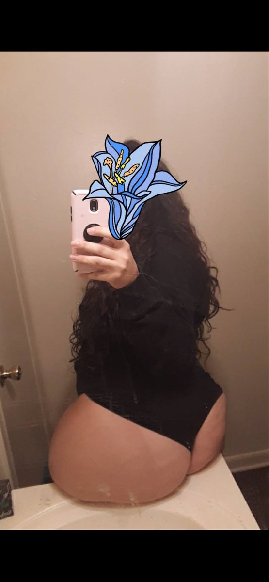 IzzyGaruda's tweet photo. I miss my long hair so much. I can’t wait for it to grow!! #thick #nsfw #adultcontent https://t.co/fFLjQzyasw