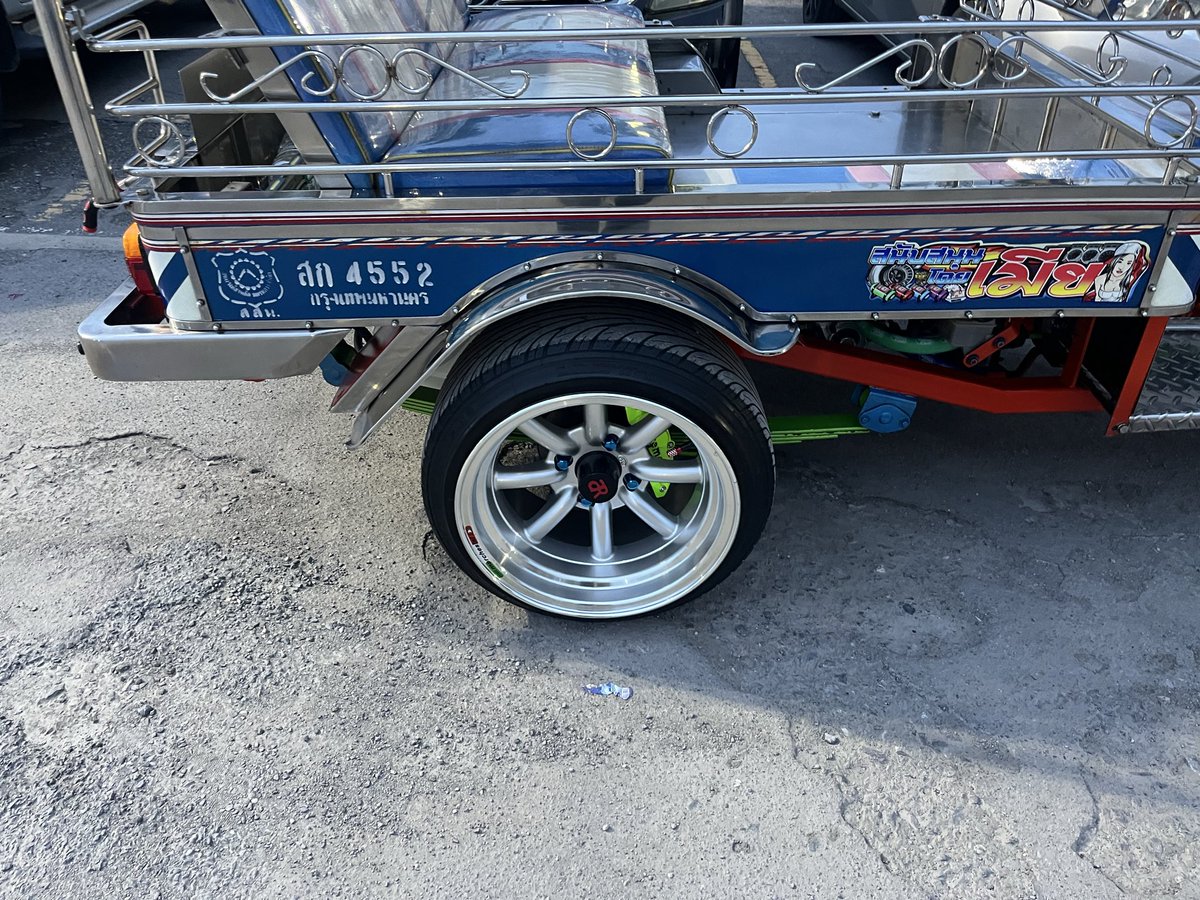 maejaga32's tweet photo. タイ旅行で気合いの入��た車みてテンション上がった
社外キャリパーと、キャリパーカバーの装着率マジで高い気がする。知らんけど https://t.co/uLuXPnLjwz