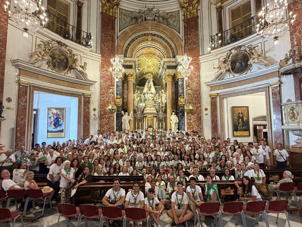 SoyDeLaVeraCruz's tweet photo. #ACTUALIDAD | SANTA MISA DE ACCIÓN DE GRACIAS EN VALENCIA.

En esta XXXVII edición del Campamento Vera-Cruz, nuestros pasos nos han traído una vez más lejos de nuestra casa para seguir creciendo juntos como familia.
Cada año el camino nos lleva a lugares nuevos, donde compartimos experiencias, descubrimos otras realidades y fortalecemos los lazos que nos unen.

Hoy ese camino nos conduce hasta la Iglesia Catedral Basílica Metropolitana de la Asunción de Nuestra Señora Santa María de Valencia, y de manera muy especial hasta la Capilla del Santo Cáliz.

En este lugar cargado de historia y de fe, donde se custodia el cáliz asociado a la Última Cena del Señor, nos reunimos para celebrar la Eucaristía y dar gracias a Dios por todo lo que estamos viviendo en estos días de Campamento.
