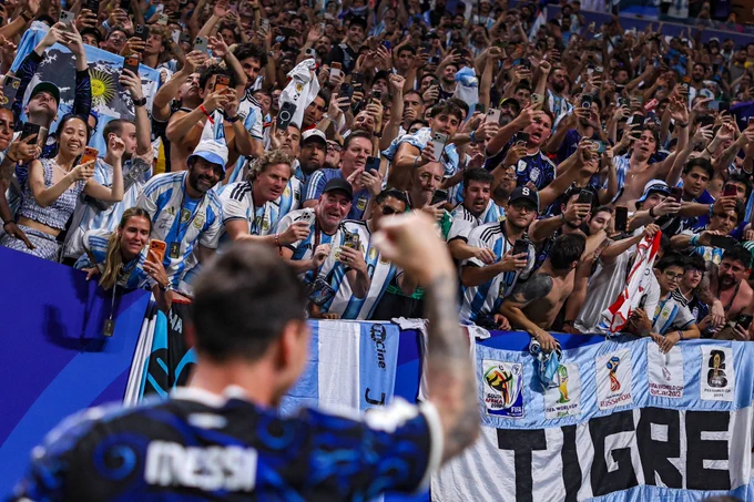 Lionel Messi with Argentina fans