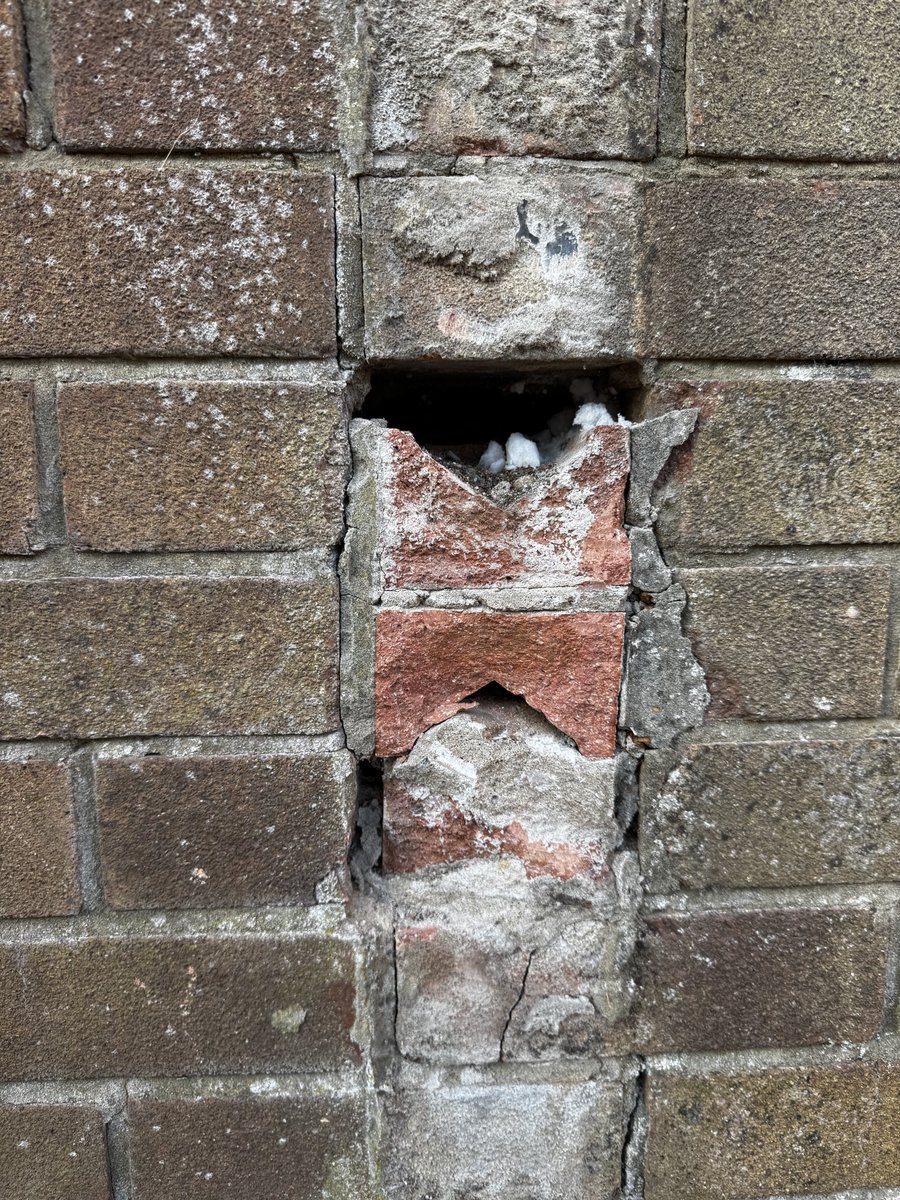 cerys__s's tweet photo. Can’t wait to see @PinnacleSF posting about how to protect our homes through winter… but @VIVODefence have left my house with exposed insulation.. lol, how ironic 😂 @mod_dio https://t.co/iG4RHHd7NJ