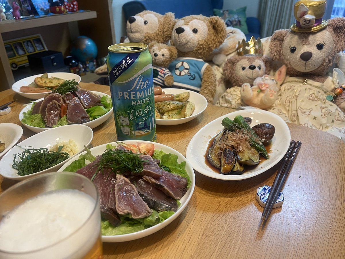me_tan87's tweet photo. 朝のニュースで今日も滝のような雨が降るかもって言ってたからインやめたんだけど ほとんど雨降らなかった 行けば良かったかなぁ チケの日付変えたの3回目🤣

おうちで3種類のプレモル飲んで楽しみました https://t.co/McP7r5QU1F