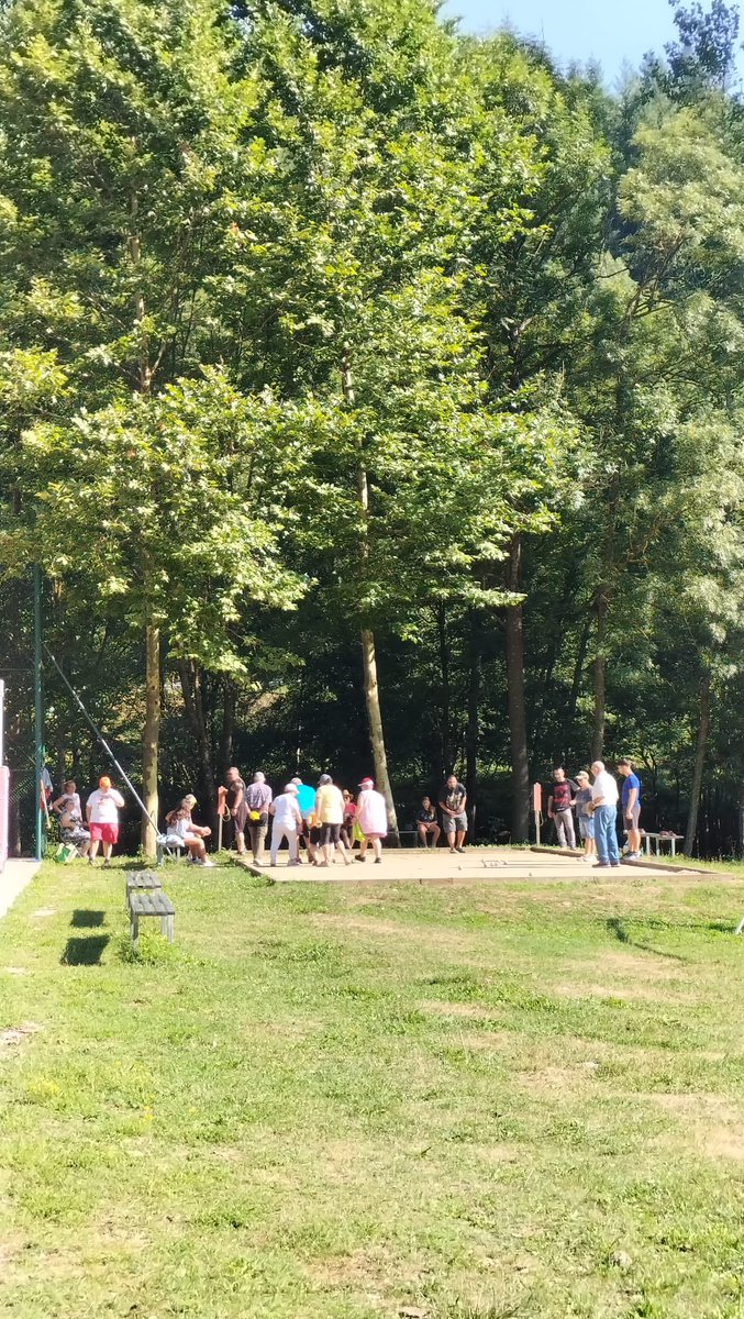 ElsSolans's tweet photo. Avui hem celebrat el campionat de petanca al #camping #camprodon #girona https://t.co/ahBSCn7iiD