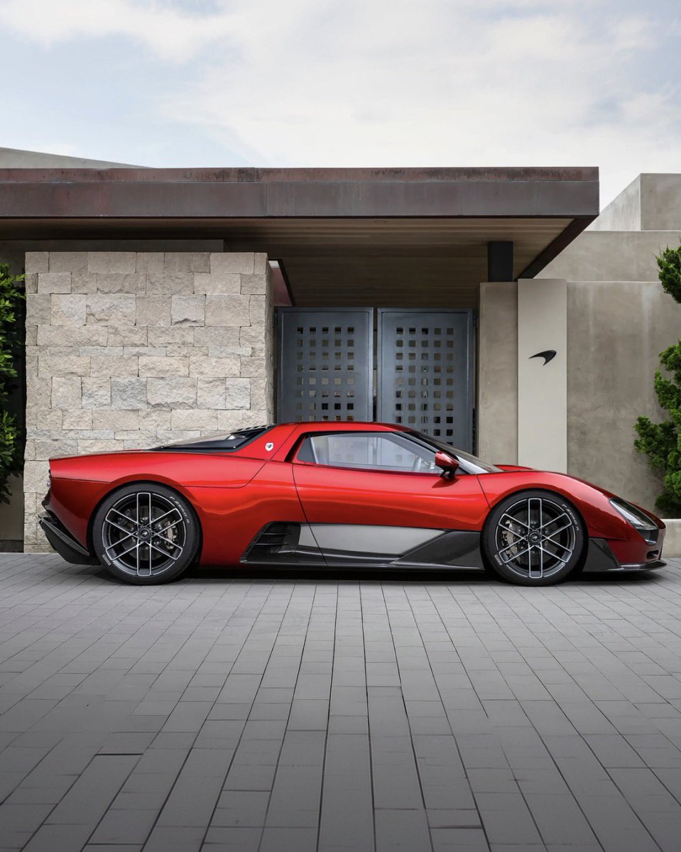 Motor1com's tweet photo. This is the McLaren McL 6GT: The first manual McLaren in over 30 years.

An homage to the MG6GT owned by founder Bruce McLaren, the McL 6GT will be a light, analog-based super car built in low numbers. https://t.co/y1dSQ4VHRw
