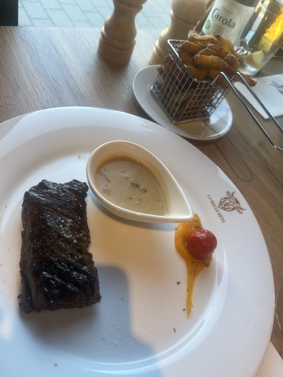 Arwin_arwin2011's tweet photo. 🍹🍽️ https://t.co/msPrmRwfZW