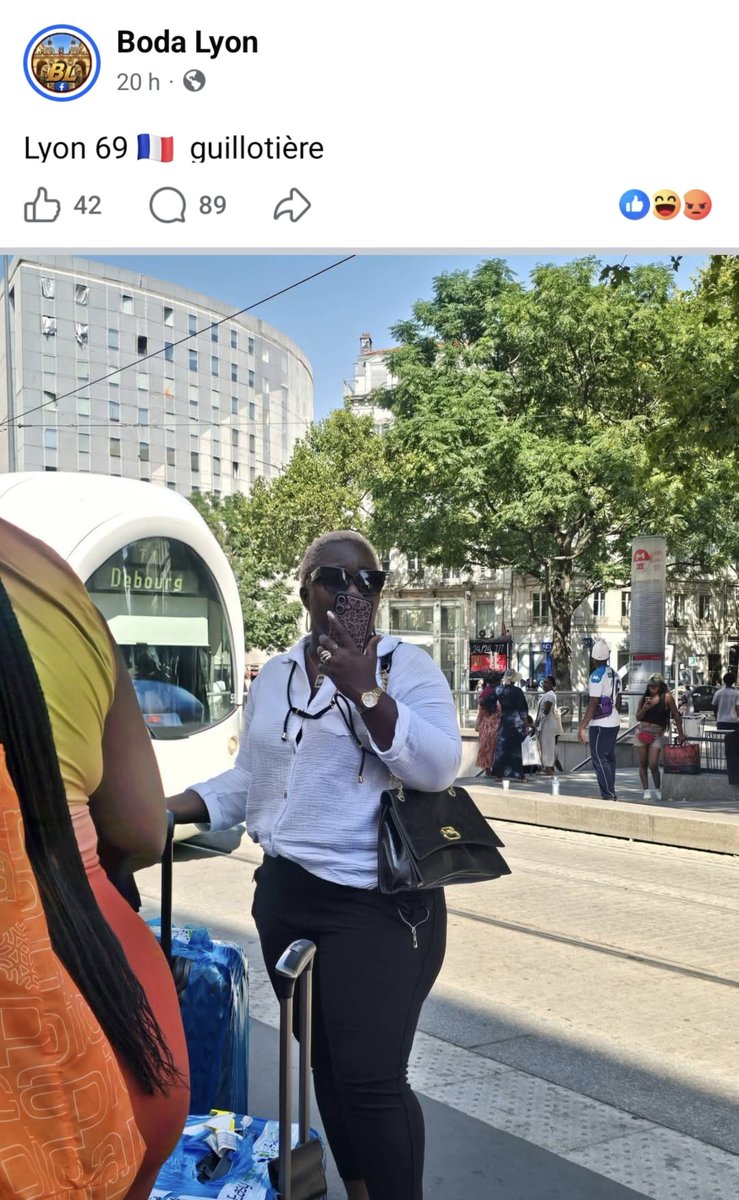 AlgeriaBoussada's tweet photo. Lyon : Faites attention à vous Mesdames dans les transports en commun. Un homme qui se fait appeler  Boda Lyon sur le réseau facebook passe son temps à photographier des femmes noires ou arabes, voilées ou non et les poster à leur insu. @SYTRALmobilites @PoliceNationale https://t.co/vuUEyfVskQ