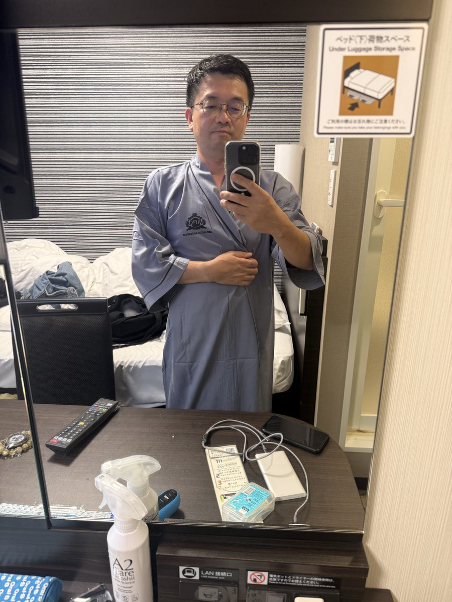 godness_pan's tweet photo. 新浴衣不給我腰帶，我是要怎麼穿出去走到浴場啦⋯🤔🤔🤔
#明天會不會只剩腰帶
#用一隻手拉住出門嗎 https://t.co/onkvu0L6E1
