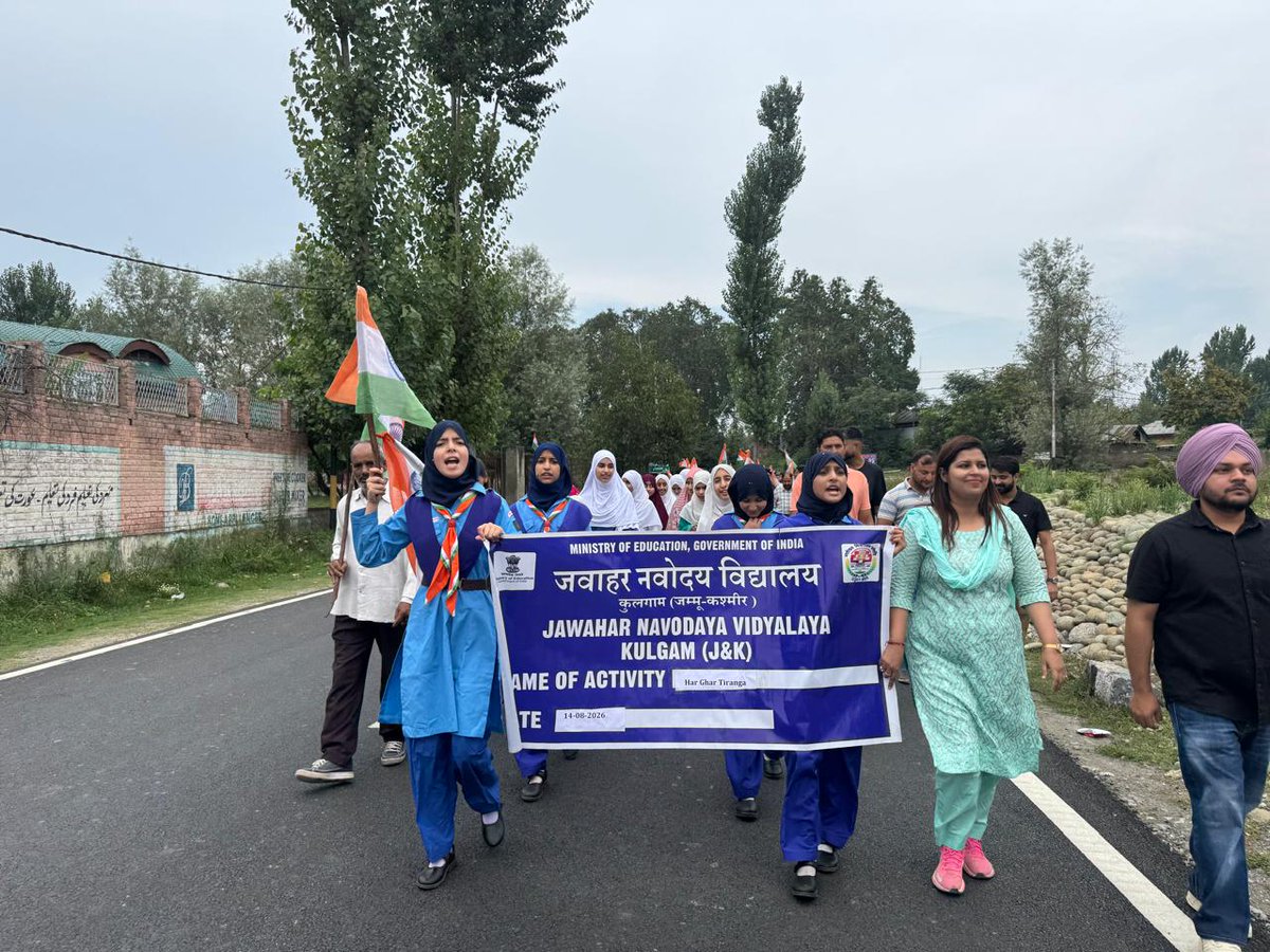 JnvKulgam's tweet photo. Har Ghar Tiranga,Har Dil Tiranga!
JNV Kulgam proudly participated in the Har Ghar Tiranga Rally,spreading the message of patriotism, unity and pride in our nation.
Tiranga is not just our flag; it is the pride of every Indian.
#HarGharTiranga #JNVKulgam #TirangaRally#ProudIndian https://t.co/bdblqP0yRl