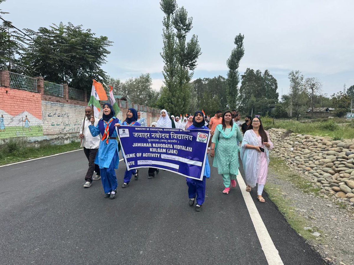 JnvKulgam's tweet photo. Har Ghar Tiranga,Har Dil Tiranga!
JNV Kulgam proudly participated in the Har Ghar Tiranga Rally,spreading the message of patriotism, unity and pride in our nation.
Tiranga is not just our flag; it is the pride of every Indian.
#HarGharTiranga #JNVKulgam #TirangaRally#ProudIndian https://t.co/bdblqP0yRl