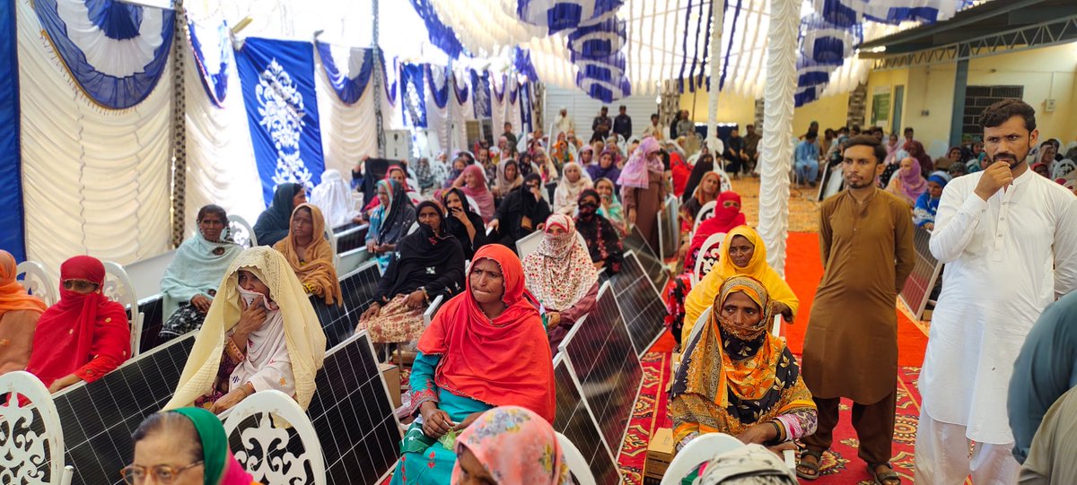 DRMAHREENBHUTTO's tweet photo. I was honored to attend as the Chief Guest at a ceremony in Gambat under the Sindh Government’s Roshan Ghar, Roshan Sindh Program, envisioned by Chairman @BBhuttoZardari , where Solar Home Kits were distributed among women.
1/2
#RoshanGharRoshanSindh #Gambat #Sindh https://t.co/nL0zWTmCRO
