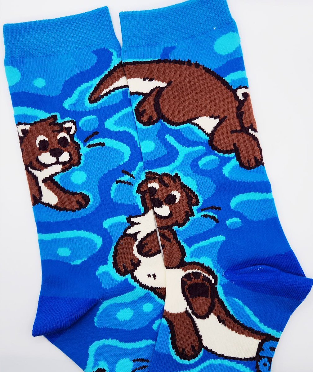 silvixenart's tweet photo. Some Otters for your Trotters in these trying times?
🦦💙

You know I'm the most proud of these ones? The water pattern is SO vibrant! https://t.co/nKqghgezE8
