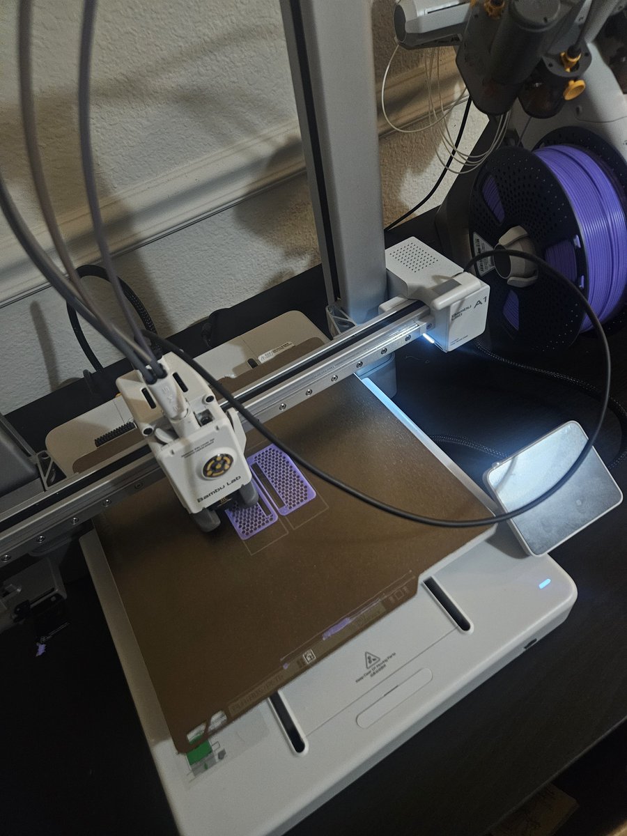 noeltechbuilder's tweet photo. I had this Raspberry PI Zero laying around doing nothing for a bit.

I decided to self-host my password manager and so here it is! I 3D printed a case for it, it's fully setup and I'm already using it.

Vaultwarden &amp; Tailscale 💯 https://t.co/txLVqqvDdt