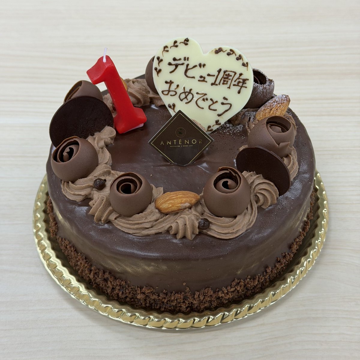 yoiyume_info's tweet photo. 🎂デビュー1周年🎂

よいゆめチームの方々からケーキをいただきました☺️

1歳だ〜っ🎉🎉

#よいゆめ1周年 https://t.co/2xEI8y6sVl