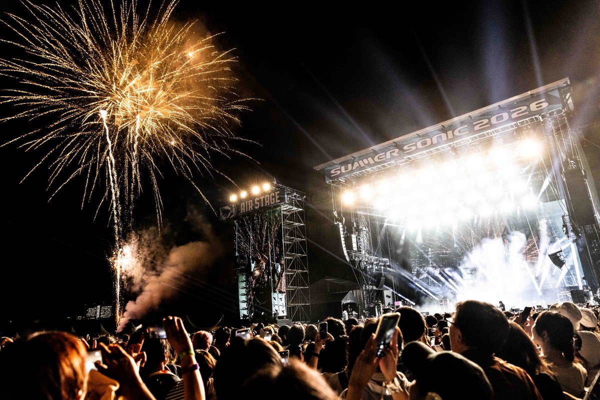 SummerSonic_Osk's tweet photo. 🌳⚡️#サマソニ大阪 DAY1⚡️🌳
大盛況のうちに終了しました！！👏🔥

DAY1のクライマックスを飾ったのは、
ヘッドライナー・L'Arc~en~Cielとともに
お届けした、夜空いっぱいの花火🎆✨

最高の音楽と熱気に包まれた一日のラストを、
大迫力の花火で締めくくりました！！

そして、まだまだここから🔥
明日からも2日間、
#サマソニ大阪 の夏は続きます！！🌳☀️

明日も最高の音楽と熱気を楽しもう！！🎶
会場でお待ちしています🙌✨

#SUMMERSONIC
#サマソニ
#サマソニ大阪
