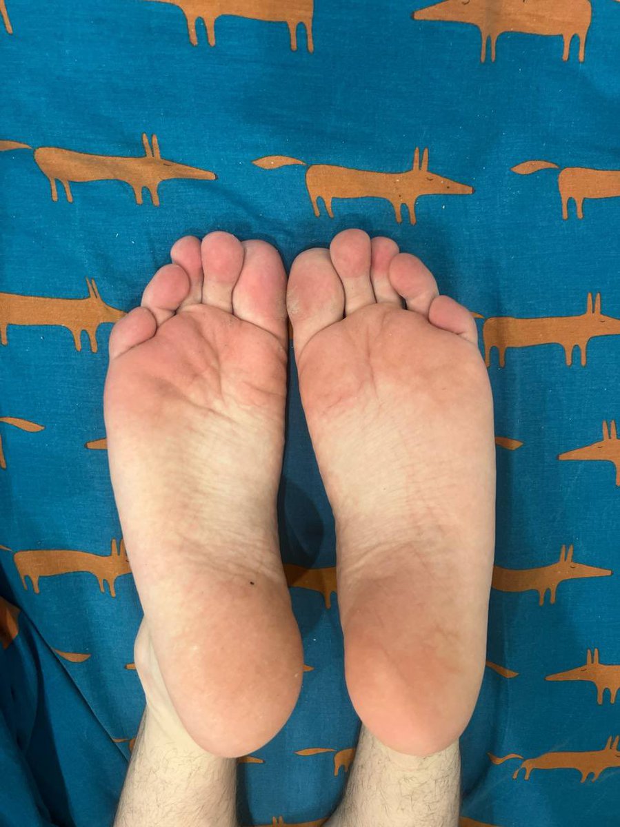 teengodmartin's tweet photo. F@g Tax Friday😵‍💫

Keep working for my big feet boys😂
While you work I just chill and enjoy everyday 💸 https://t.co/OoA6Hcu81f