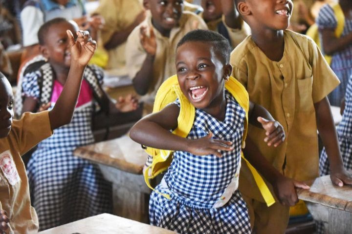 lemedia100filtr's tweet photo. 🎒🇨🇮 RENTRÉE SCOLAIRE 2026-2027 : L’ÉCOLE GRATUITE POUR TOUS !

Bonne nouvelle pour les familles ivoiriennes ! 

À compter de la rentrée scolaire 2026-2027, la gratuité de l’école s’applique sur tout le territoire national, de la Petite Section jusqu’au CP1. 📚👧🏾👦🏾

Une mesure qui vise à faciliter l’accès à l’éducation et à alléger les charges des familles. 📖

#CotedIvoire #RentreeScolaire #Education #EcoleGratuite