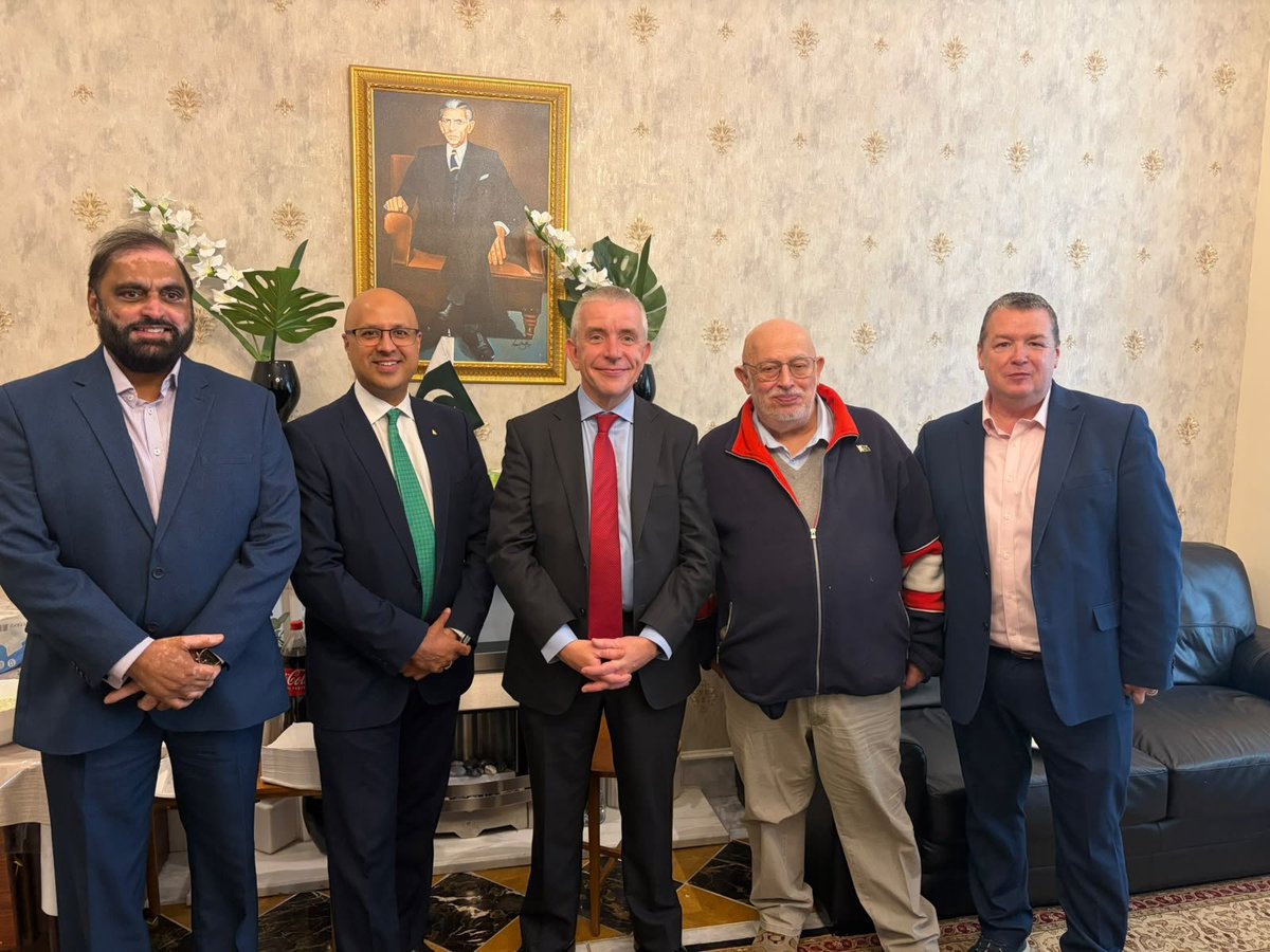 johnadgrady's tweet photo. Best wishes to Glasgow's Pakistani community on Pakistan Independence Day. 
Thank you to @PakinGlasgow for inviting me along to your wonderful ceremony.
It was great to chat with the pupils from St Albert's- great kids - their families and teachers must be very proud of them. https://t.co/bNfzEs0nd0