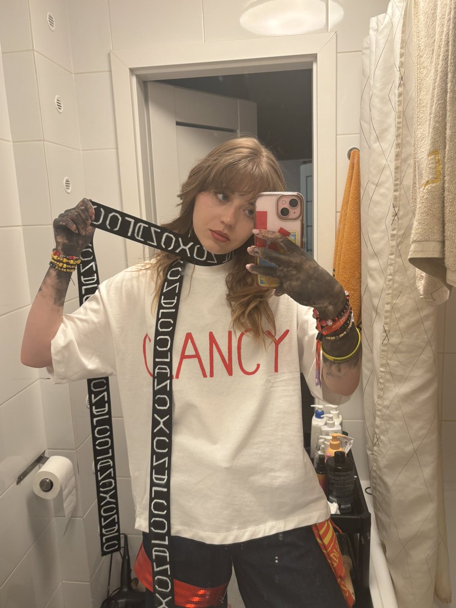 julix_29's tweet photo. Outfit for today https://t.co/zhedZv1WRr