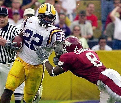 DSports24's tweet photo. “The Toe” Straight outta Independence & Tangi Parish! LeBrandon Toefield checks in today on #JerseyCountdown 2️⃣2️⃣-Days Away #CLEMvsLSU Finished career at LSU with 2,149 yards rushing and 26 rushing TD’s on 511 carries. Had seven 100-yard rushing games. 1st Team All-SEC! #LSU https://t.co/0TndXLz9Fx
