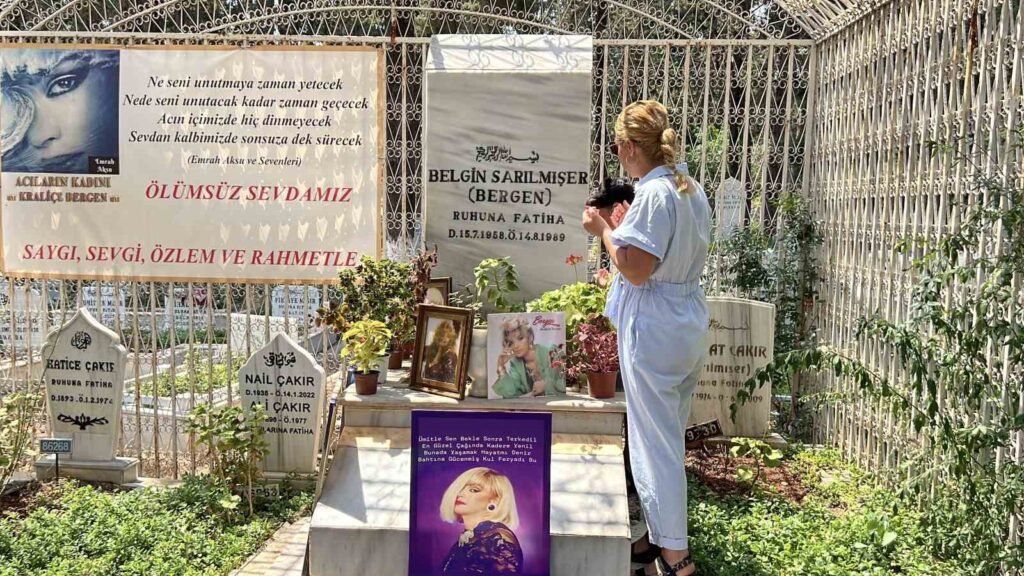 bergenizm's tweet photo. #Siyah8Haber : 37 Yıl Geçti Hala Unutulmadı. #Bergen'i #Mersin'de mezarı başında gözyaşları içinde andılar. @Siyah8haber
https://t.co/LE7XyfOOA3 https://t.co/1xwM3ZZqr5
