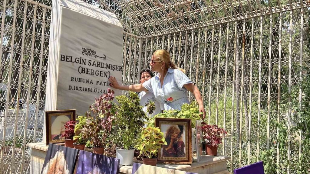 bergenizm's tweet photo. #Siyah8Haber : 37 Yıl Geçti Hala Unutulmadı. #Bergen'i #Mersin'de mezarı başında gözyaşları içinde andılar. @Siyah8haber
https://t.co/LE7XyfOOA3 https://t.co/1xwM3ZZqr5
