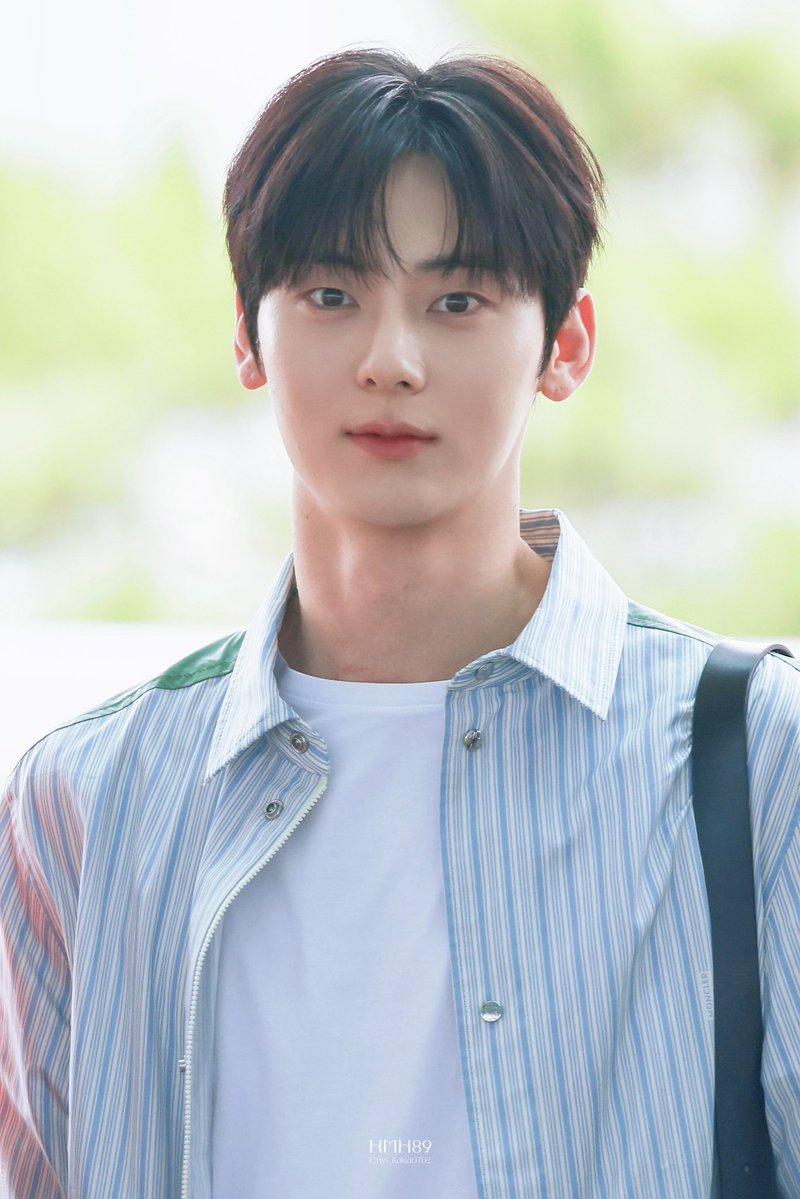 miming809's tweet photo. 아니 진짜뭐지.....
황민현 이분 오억년만에 워너원무대 스케가신다고
눈꼬리도 올려오신걸까...? 눈꼬리가 다시 올라감 https://t.co/j4fpuYNELf