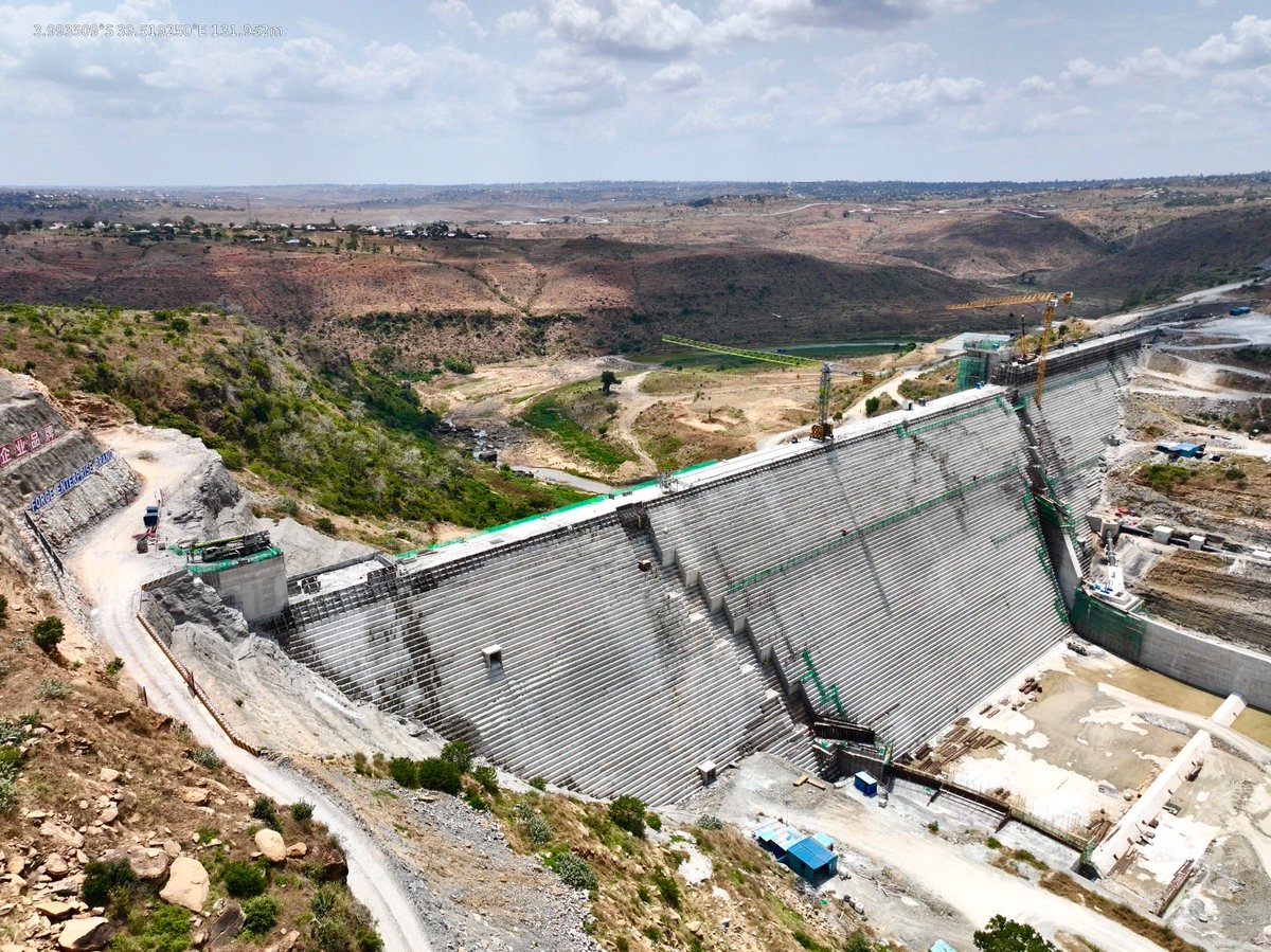 mugaa_eric's tweet photo. The Mwache Multipurpose Dam is a flagship project advancing the Government’s Bottom-Up Economic Transformation Agenda (BETA) by strengthening water security, driving economic growth, creating jobs, and building climate resilience for communities along the Coast.

This morning, I conducted an inspection visit at the dam site in Kinango Sub-County, Kwale County, to assess the progress of ongoing works.

Construction of the main dam has now surpassed 90 percent completion. Works are advancing steadily toward the scheduled commencement of reservoir impoundment. 

The 84-metre-high roller-compacted concrete gravity dam continues to take shape, now standing at around 79 m bringing us closer to delivering a reliable water supply to the Coast region.

Once complete, the dam will store up to 136 billion litres of water and supply approximately 186 million litres of treated clean water daily to households, industries, and institutions across Kwale and Mombasa counties, serving more than 1.6 million residents.

I was accompanied by the Principal Secretary for the State Department for Water and Sanitation, Mr. Julius Korir, CBS; the Water Secretary, Eng. S.A.O. Alima, EBS; together with senior officers from the Project Management Unit, supervising consultants, the contractor, project engineers, and other technical managers.

I have directed the project team and contractor to maintain the current momentum and ensure the remaining works are completed to the highest standards and within the set timelines.