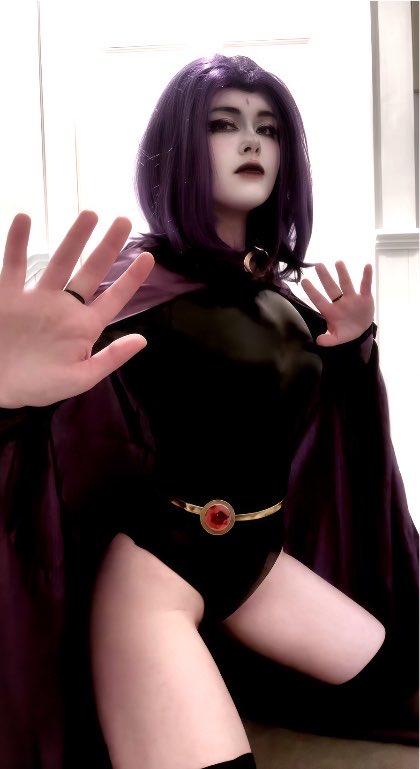 AmaniHeartt's tweet photo. Old Raven photoshoot, about to redo with my styled wig and upgraded outfit! <3 #cosplay #teentitans #raven https://t.co/52qK7caUrj