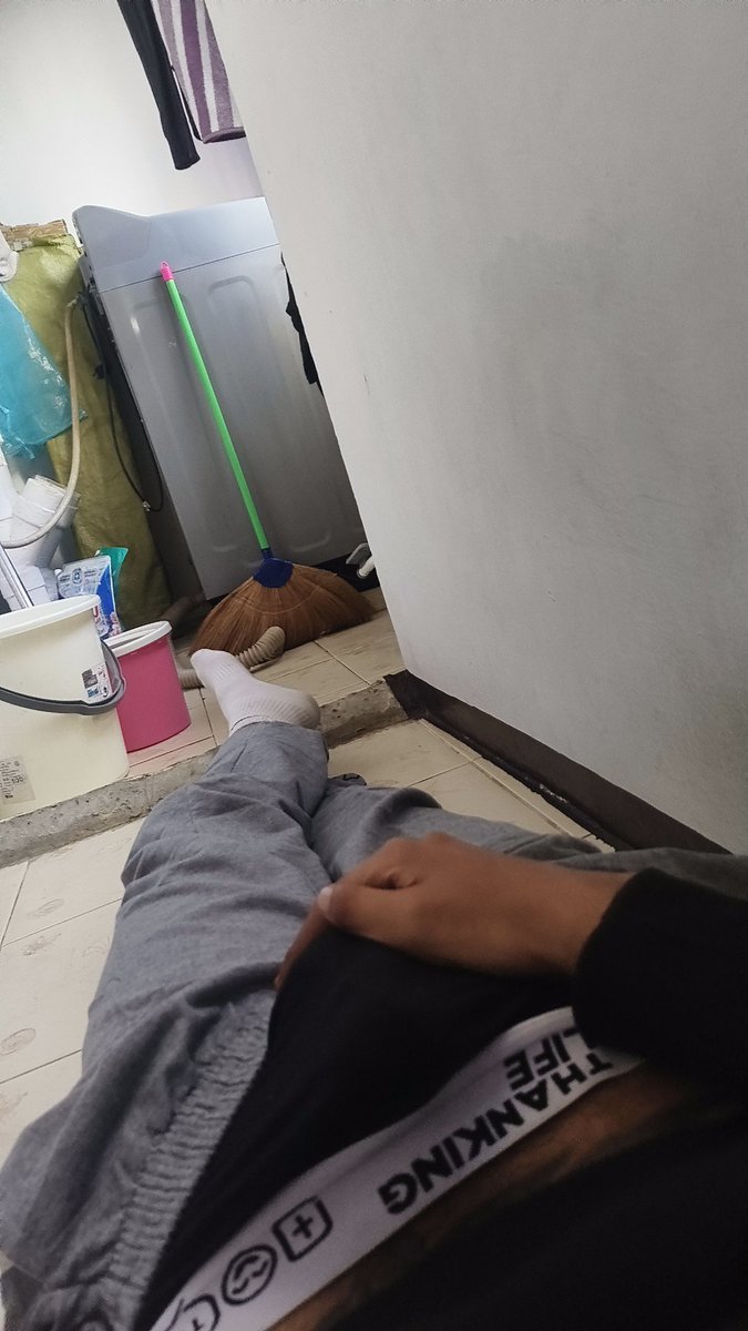 NotSukChit's tweet photo. อยู่ไปก็หงี่ นอนดีฟ้า #บางบ่อ #บางเสาธง #เคหะบางพลี #บางพลี #บางนา #สมุทรปราการ https://t.co/MvEvSUna1G