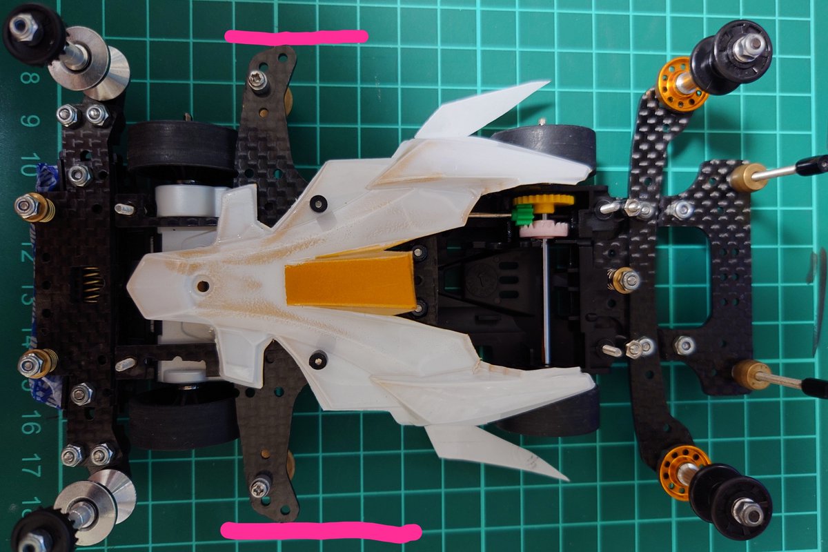 KaedeRacing's tweet photo. もしかして、ここコーナーで当たってる…？ https://t.co/4ZDGjZwf6Q