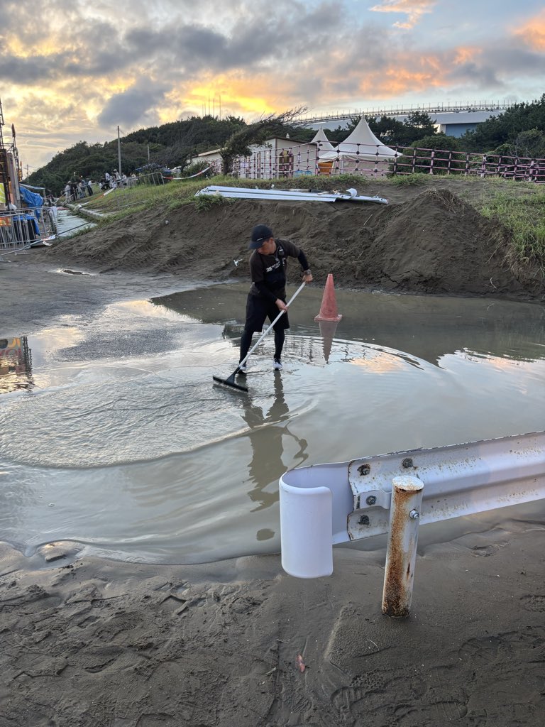 m_mocchii's tweet photo. サマソニベストアクト。
これをこうしてくれた子たち。

#SUMMERSONIC https://t.co/TIV4Sqdfd9