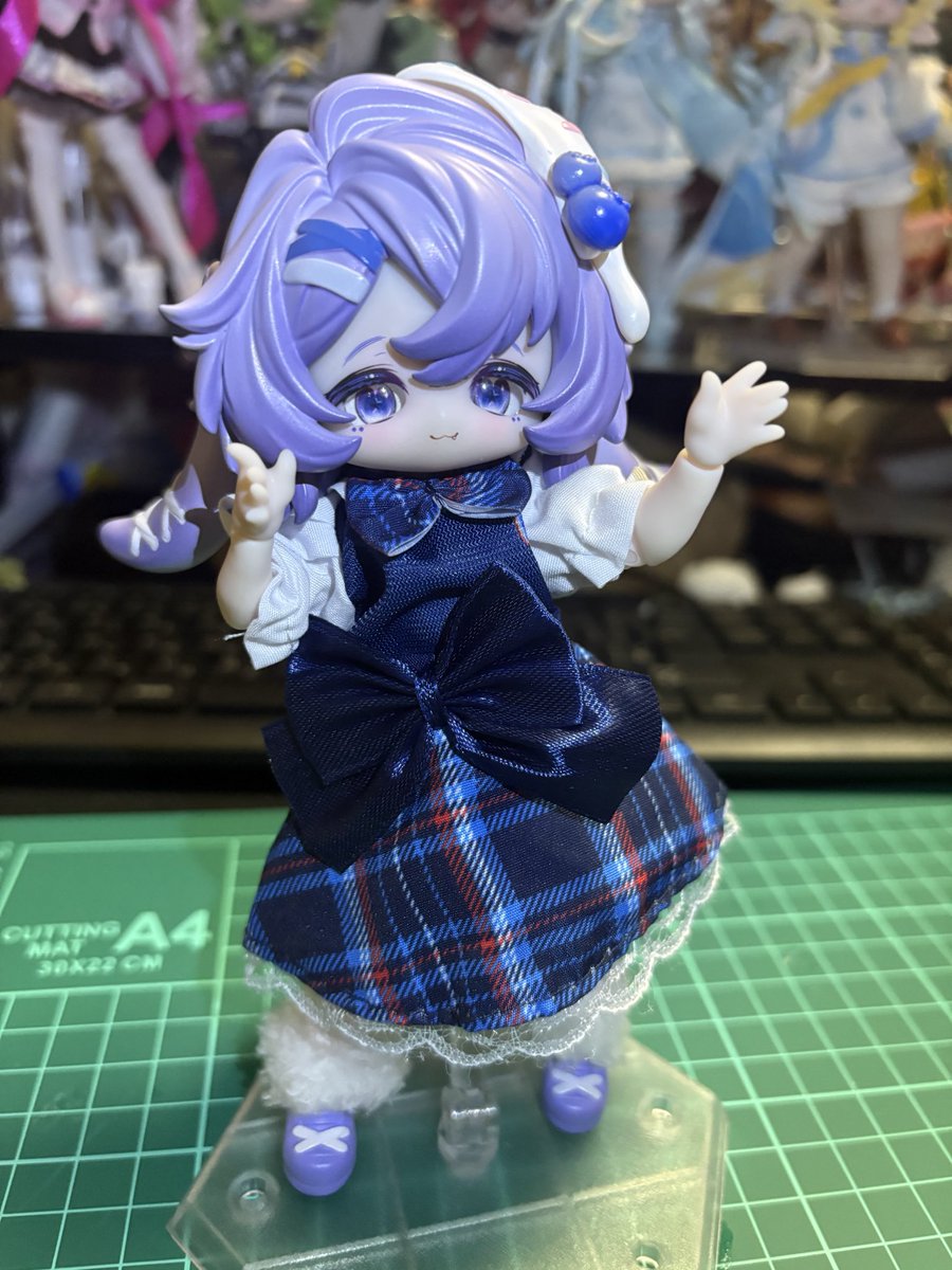 HousekiInu's tweet photo. お目目変えたのとダイソーのエリーちゃんのお洋服着せて見ました。ぶがぶかだけど意外ときれる。今履かせてないけど靴も靴下も割とピッタリです。 https://t.co/Rvh0FV6hxt
