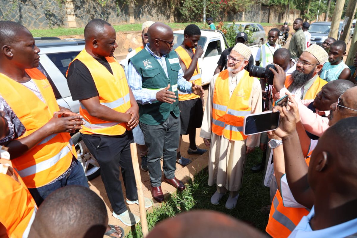 nemaug's tweet photo. NEMA JOINS DAWOODI IN COMMUNITY TREE PLANTING DRIVE IN BUKASA
@nemaug has, Friday 14thAugust, joined the Dawoodi Bohra Community, Kampala and Makindye Division in a community tree planting exercise along Dr. Syedna Mufaddal Saifuddin Road in Bukasa-Muyenga.
The initiative promotes greener urban spaces and community participation in environmental conservation.
NEMA emphasised that planting is only the beginning; and the real success will be in ensuring the trees survive and thrive to give a service to the people.