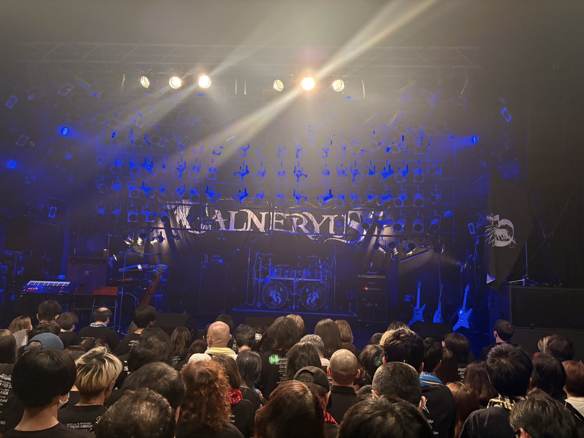 birdy2nd's tweet photo. ガルネリウス見に来たけどめちゃくちゃ混んでた…音圧もかなり高めです😂

＃GALNERYUS
＃SYU
＃小野正利 https://t.co/zWG9BEOWSf