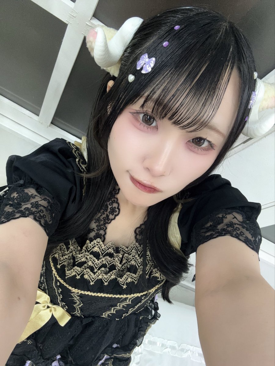 momona_mofucome's tweet photo. ついに明日、#刈野百々南生誕祭2026 当日‼️

私は最後家で練習して、忘れ物ないか何度も確認してます。

ペンライト持ってる人はぜひ紫ペンラを見せて欲しい。絶対に一人一人見るから。

みんなは全力でめちゃくちゃ楽しむぞ！って気持ちがあれば完璧❕
私は自分の出番以外も超超楽しむ気持ちです。私に負けないくらい全出演者さんのステージを楽しんでください❕

明日、渋谷deseo miniで会おうね