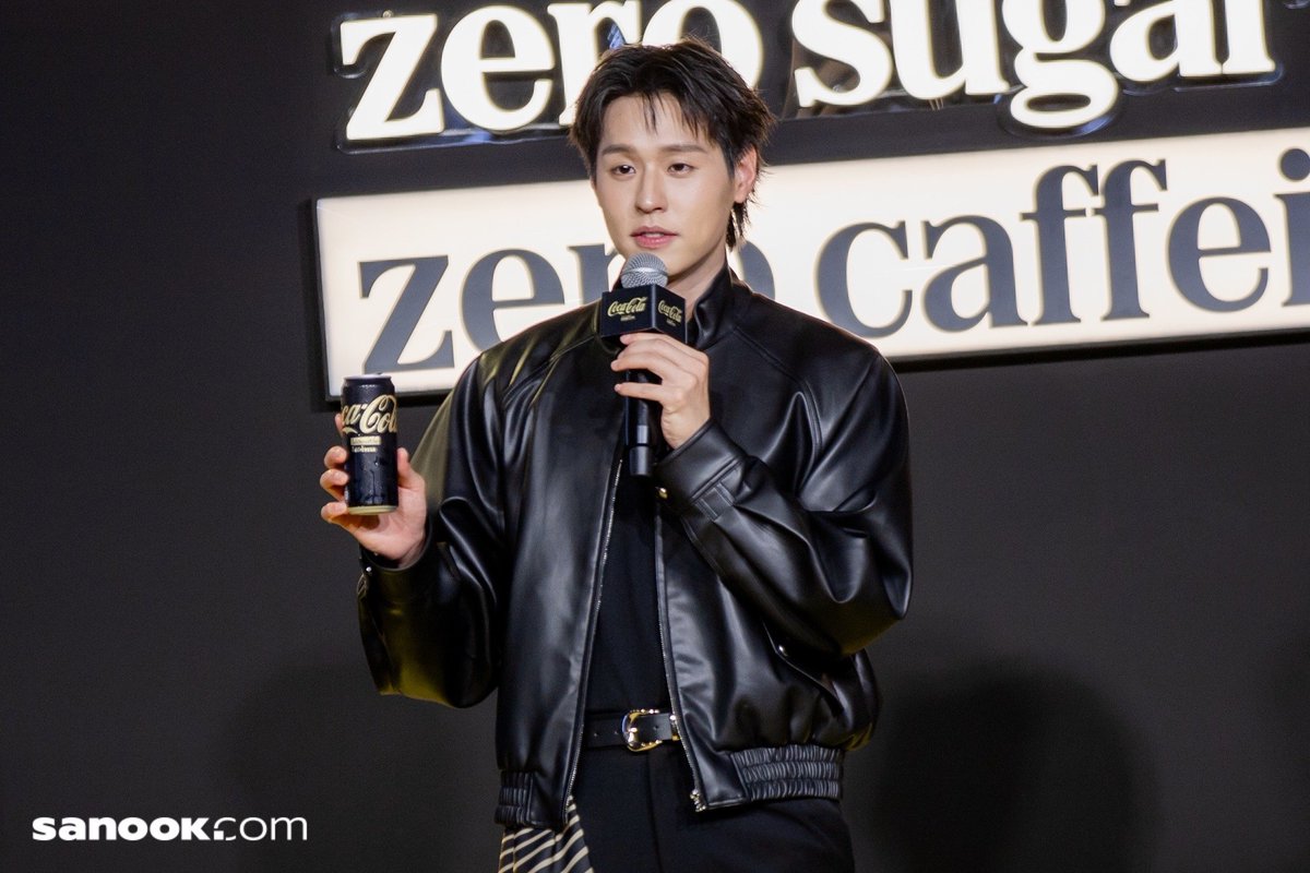 Sanook's tweet photo. ออลแบล็กแบบหล่อๆ บิวกิ้น ในงาน Coke Zero Zero Limit Night เปิดโหมดซ่าแบบมีสไตล์! ✨️❤️‍🔥

🔗https://t.co/ZPHQPLV2JC
🔗https://t.co/WrxnomjMTl

#BILLKINXCokeZeroZero
#Bbillkin #บิวกิ้น
#คืนไหนก็ซ่าได้ไม่ต้องซี 
#CokeZeroZero #Coketh
#sanook https://t.co/bkNLW7RgDj
