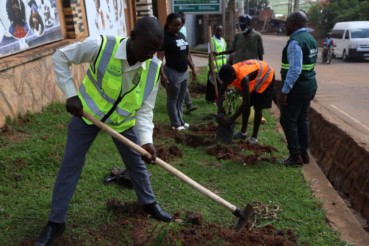 nemaug's tweet photo. NEMA JOINS DAWOODI IN COMMUNITY TREE PLANTING DRIVE IN BUKASA
@nemaug has, Friday 14thAugust, joined the Dawoodi Bohra Community, Kampala and Makindye Division in a community tree planting exercise along Dr. Syedna Mufaddal Saifuddin Road in Bukasa-Muyenga.
The initiative promotes greener urban spaces and community participation in environmental conservation.
NEMA emphasised that planting is only the beginning; and the real success will be in ensuring the trees survive and thrive to give a service to the people.