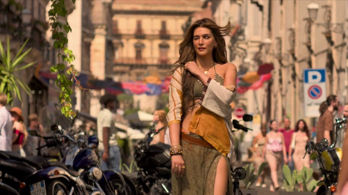 HighOnGirls's tweet photo. I feel so proud and lucky to witness this on big screen 😍 watching her career best entry scene with so much sex appeal and body show was worth it ❤️ watched this film only for #KritiSanon and I couldn't take my eyes off her for once also 🥵 she looked the hottest ever 🙌🏻 https://t.co/fTZX6r2V1C
