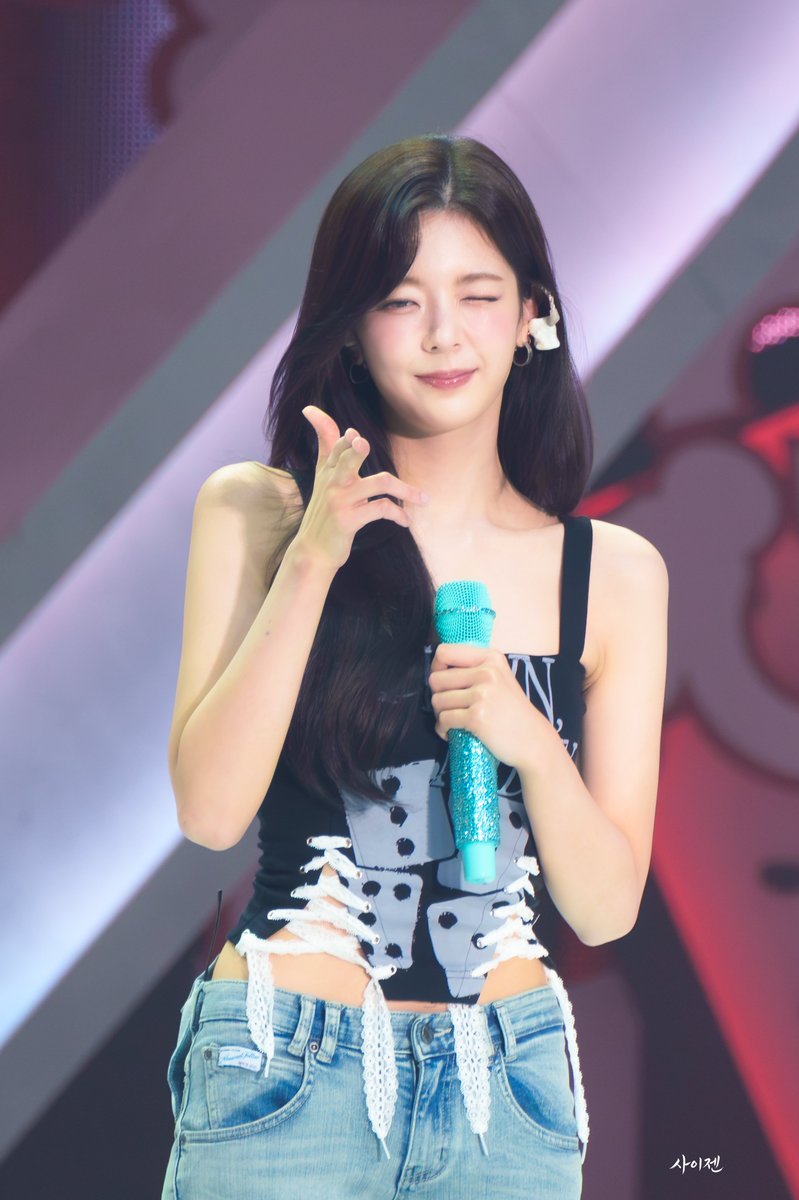 scigesn_'s tweet photo. 260808 5th FM

랴깅이 ㅋㅋ

#있지 #리아
#ITZY #LIA https://t.co/VqVouGn6J0