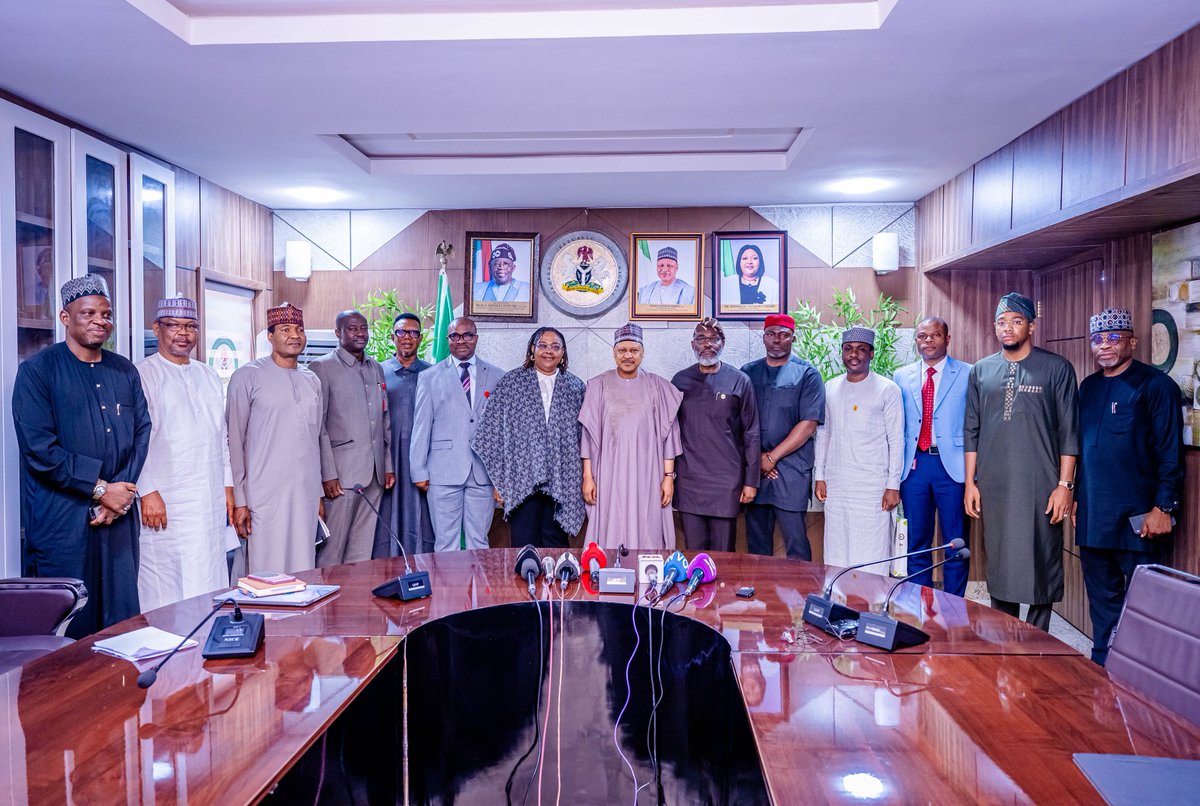 HMMohammedIdris's tweet photo. I received the Special Adviser to the President on Homeland Security, Major-General Adeyinka Famadewa (Rtd.), at @FMINONigeria headquarters (Radio House), yesterday, on a courtesy visit with his team. 

Security is a collective and multifaceted effort, and President Tinubu’s administration is very clear about the fact that we cannot shoot our way out of Nigeria’s security challenges. Kinetic action is vital and necessary, but not enough by itself. 

We must strengthen our security architecture and build national resilience through institutional reform as well as improved collaboration between the security agencies and the public. 

A lot of effort has gone into these under President Tinubu, and we are already seeing the positive results - with our international partners also attesting to our progress. 

At @FMINONigeria we have the National Orientation Agency @NOA_Nigeria, with its extensive grassroots presence across Nigeria, as well as various public information agencies @NgNewsAgency @radionigeriahq @voiceofnigeria, and the broadcast regulator @nbcgovng - all deeply committed to strengthening community resilience, disseminating accurate information, tackling disinformation, and helping cultivate responsible citizenship. 

I assured Major-General Famadewa (Rtd) that our Ministry and all its agencies remain fully committed to supporting all our security institutions, and to advancing the fight against fake news and disinformation.